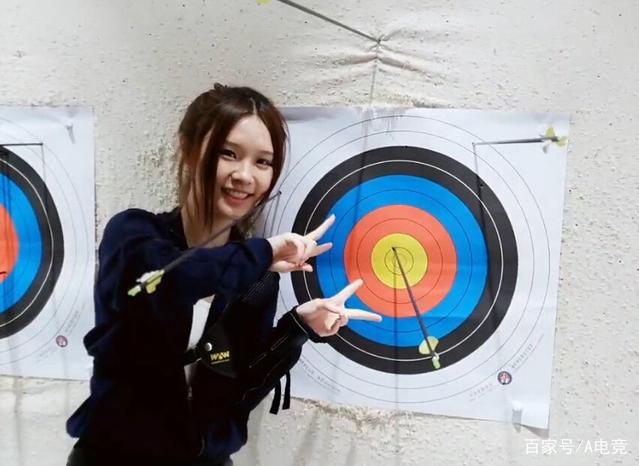斗鱼一姐阿冷晒短发美照,颜值又重新回来了!