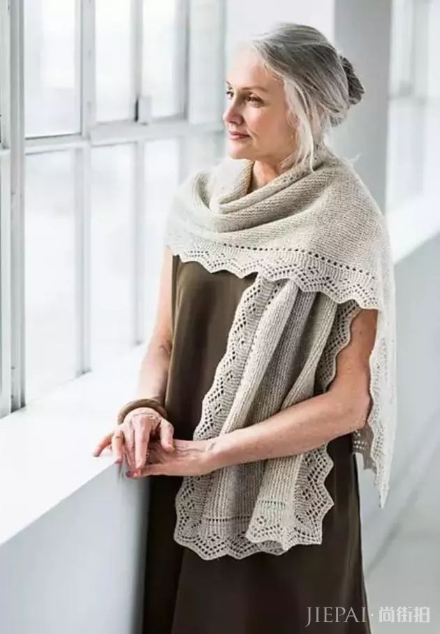 49岁才出道的超模 | 美人迟暮才是最高级的性感