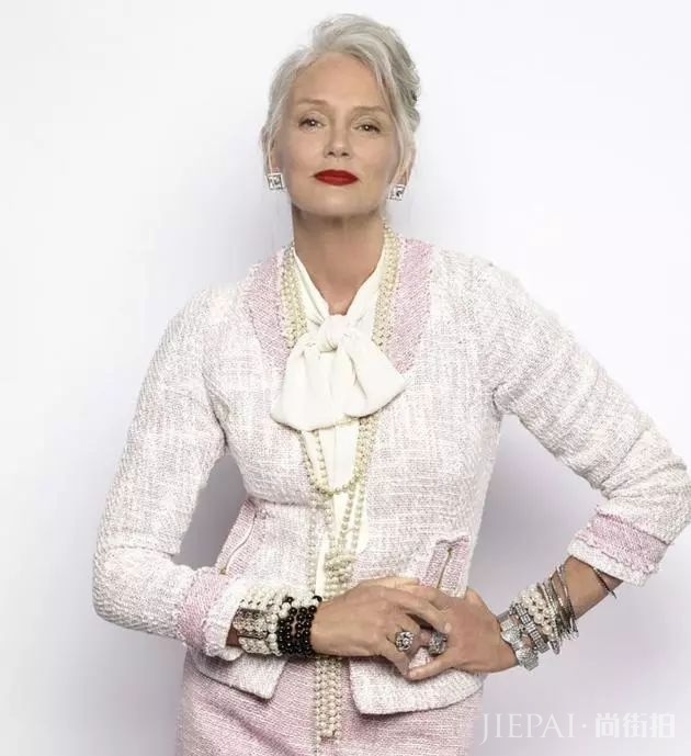 49岁才出道的超模 | 美人迟暮才是最高级的性感