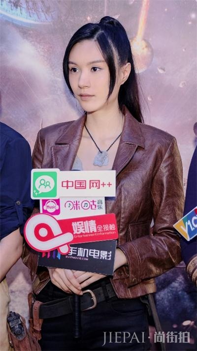 探班《代号•反抗》,黄圣依赞黎一萱、谢九儿上进