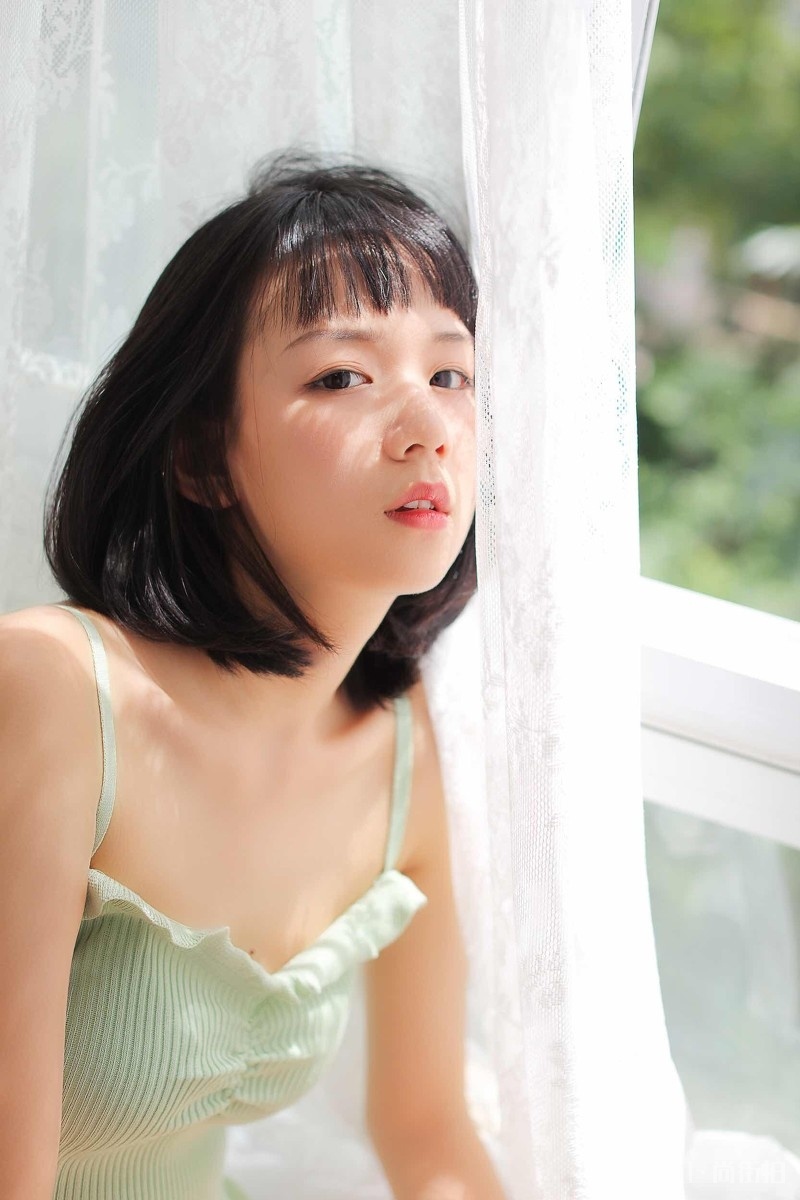 短发美女活力火辣 热裤美眉好身材写真