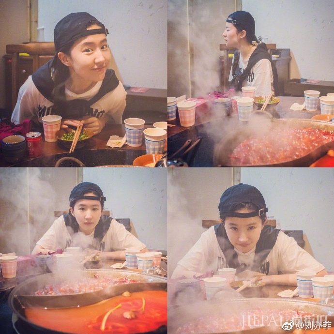 网友偶遇刘亦菲素颜吃饭,这么渣的图都挡不住她的美貌!