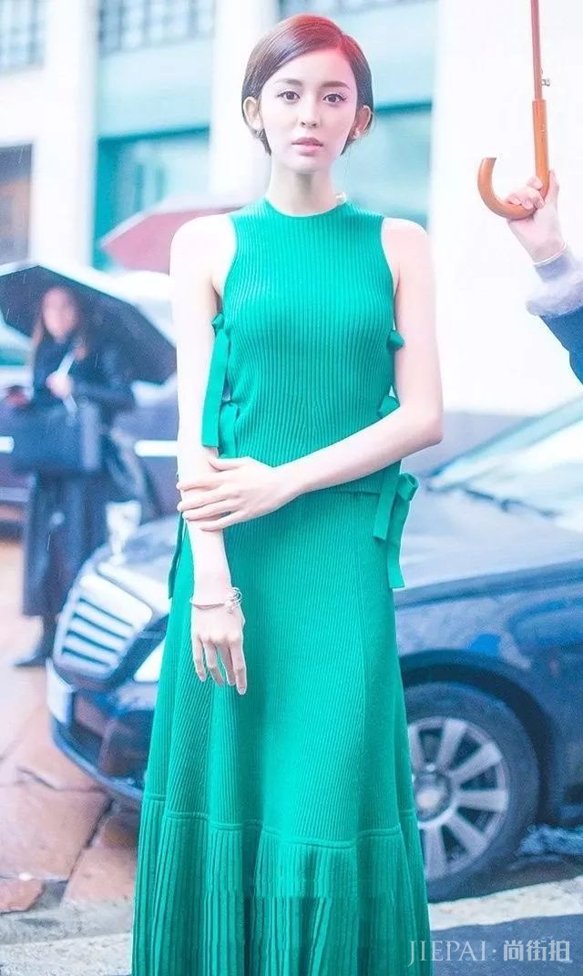 绿裙真考验人的气质,娜扎勉强跟林心如媲美,刘亦菲仙气都穿没了!