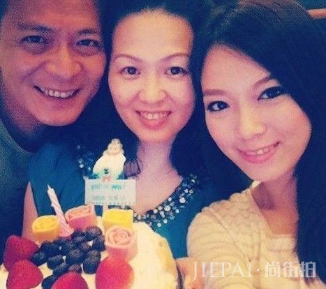 他为病妻狂砸750万,自己只穿59元牛仔裤