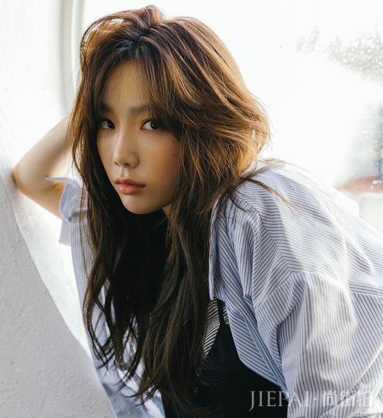 泰妍新专辑又换新发色 发色百变美颜不变