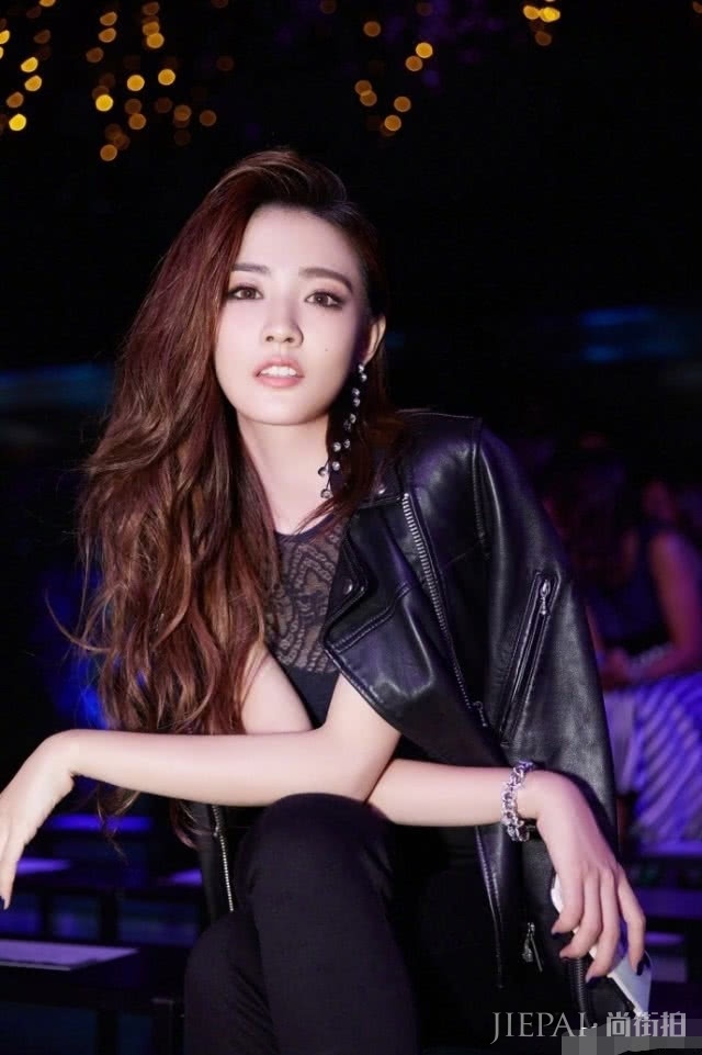 徐璐太敬业，为了找角色的感觉，把自己喝吐后又道歉解释原因