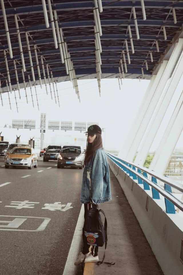 倪妮美起来真不低调!一袭黄色连衣裙时尚优雅,这气质真是没谁了