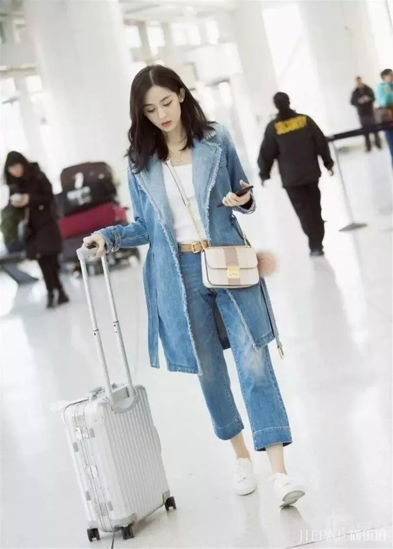 秋季必备的牛仔外套，若是这样穿可以美出新高度！