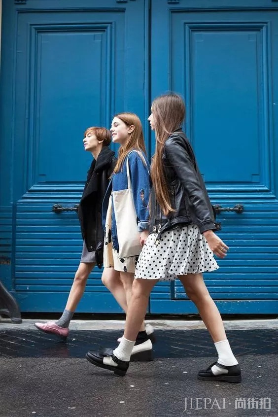 欧美街拍 潮人用皮衣支撑起整个秋天气场