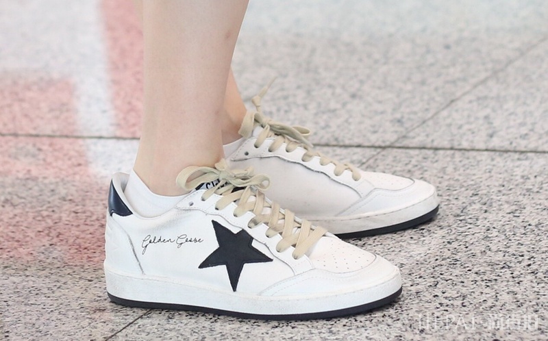 景甜“下半身失踪”秀大长腿 身材丰满有致，此时全场焦点