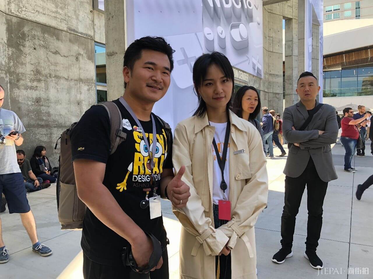 周笔畅越来越会打扮了,脖子上的绳子很别致!