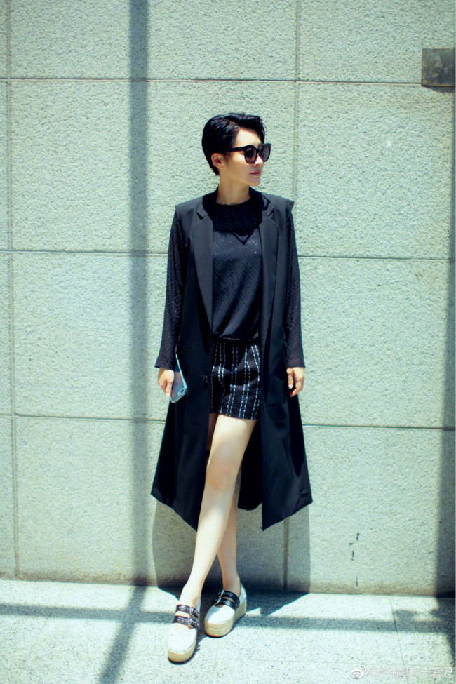 许晴真会穿,硬是把49岁穿成了29岁,简直像换了个人