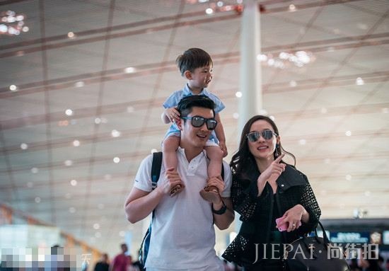 霍思燕和杜江夫妇示范“初恋装”