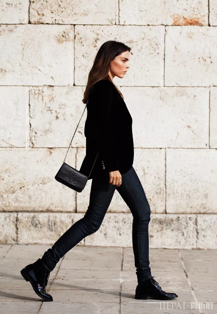 欧美街拍 用一条小黑裤搞定100种时髦搭配!!
