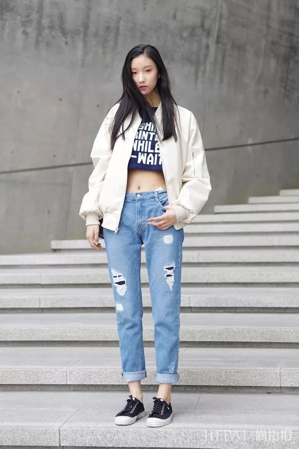 2018秋冬,外套里面穿这四件上衣就够了!