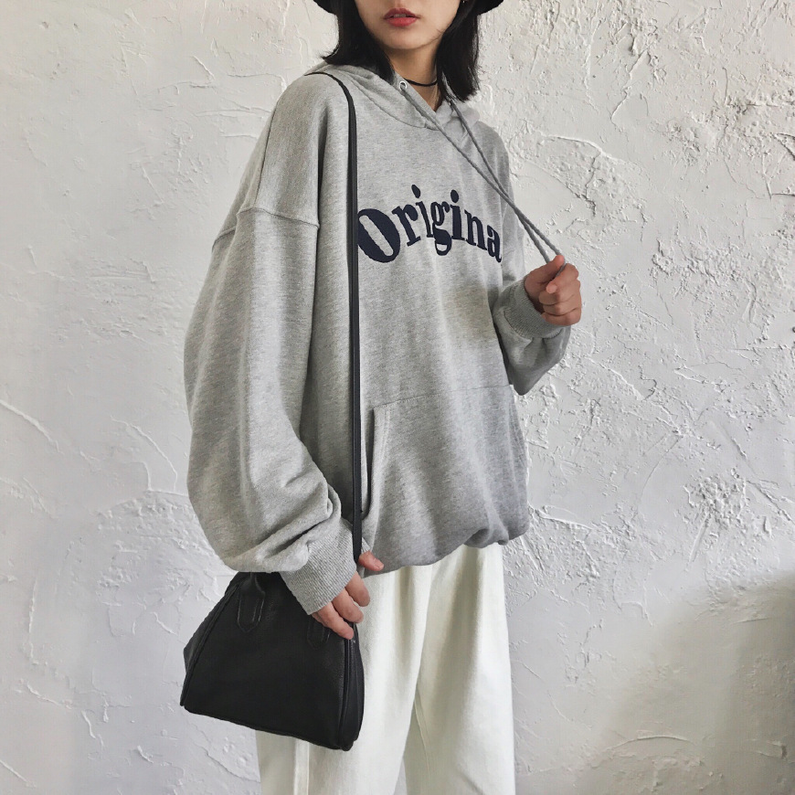 秋天卫衣这样搭配很流行,谁穿谁好看!