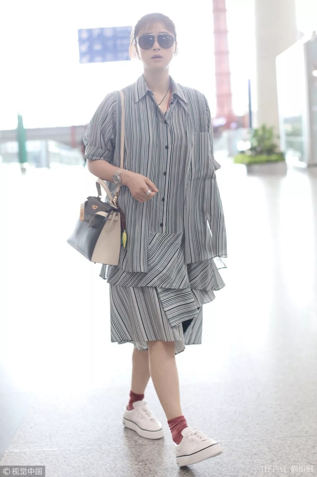明星机场街拍 穿衣像吴宣仪张韶涵这样最酷!