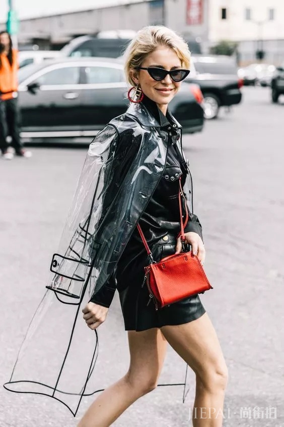 欧美街拍 潮人用皮衣支撑起整个秋天气场