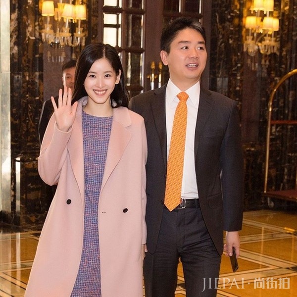 奶茶妹妹章泽天不仅人生开挂,衣品也从小土妹一跃成白富美?