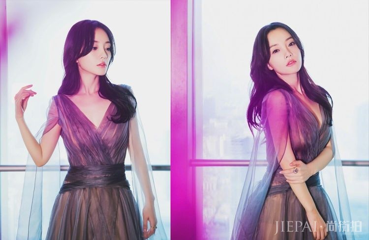 李小璐薄纱裙女人味爆棚 越来越有韵味