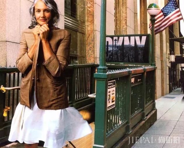 49岁才出道的超模 | 美人迟暮才是最高级的性感