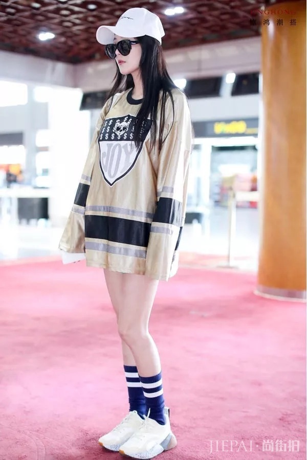 初秋穿衣秘籍 卫衣变“长”年龄不“长”!