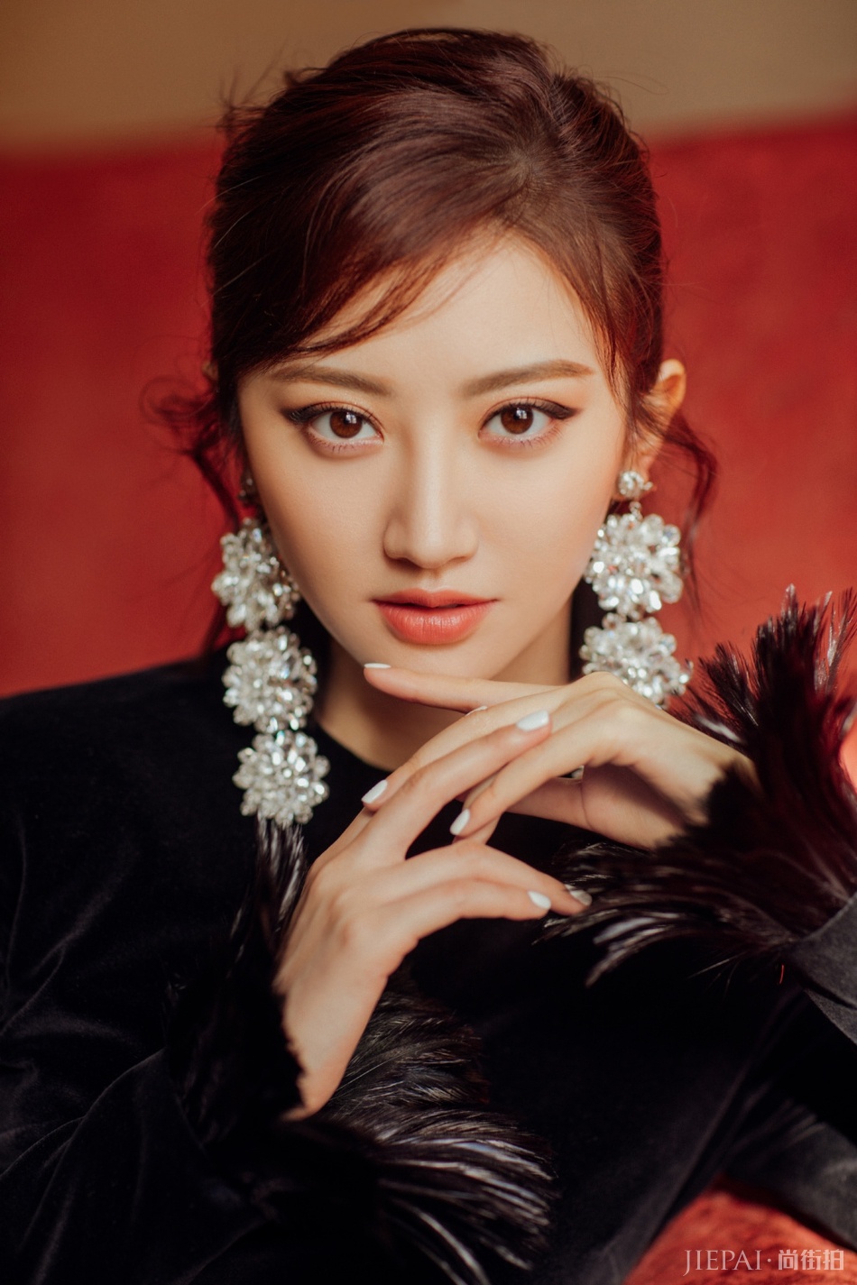 景甜优雅小黑裙亮相纽约时装周Tom For秀场