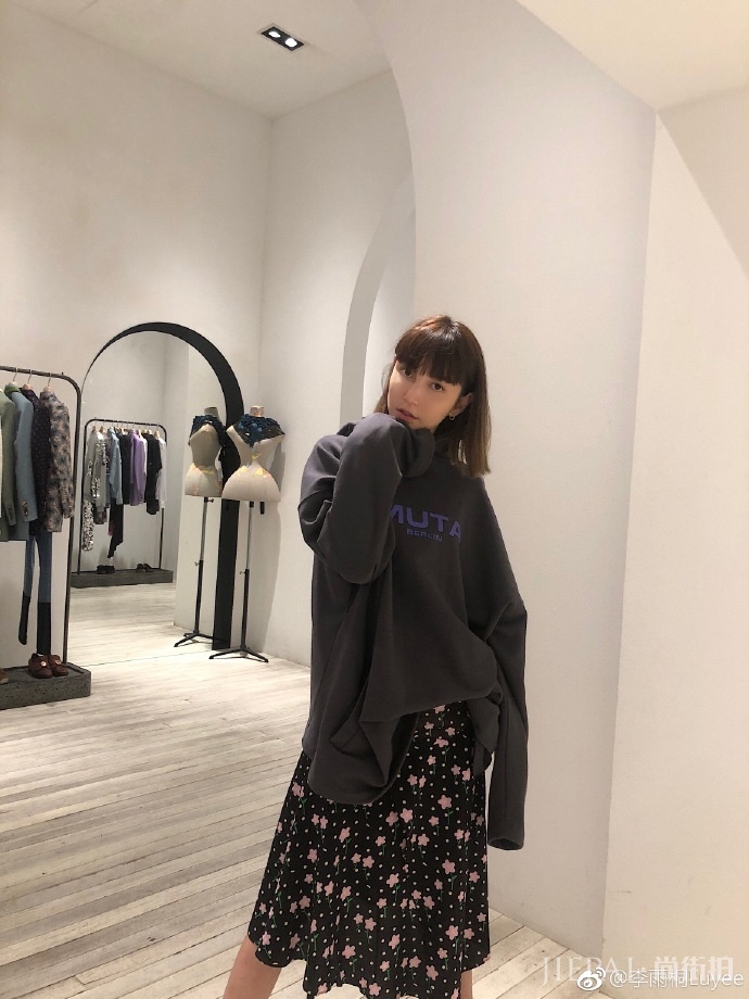 自称被薛之谦骗钱骗感情的网红神似热依扎