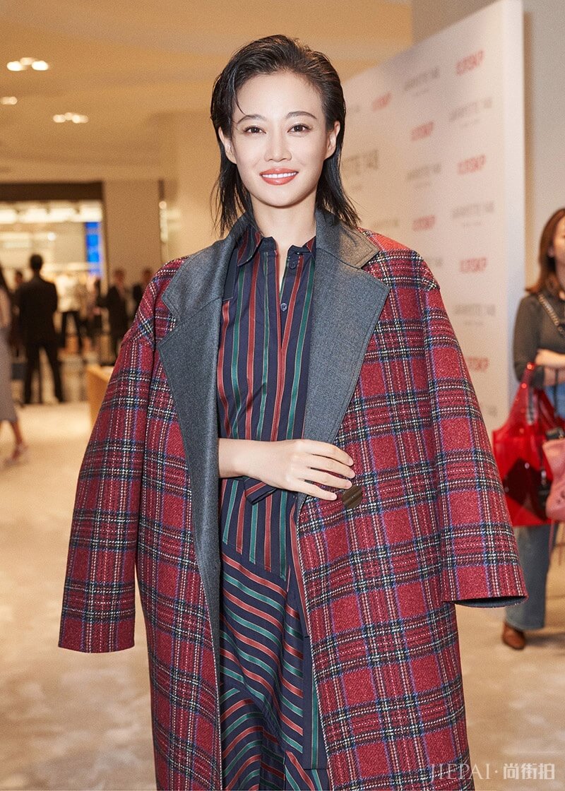 “高贵妃”现代装气场全开