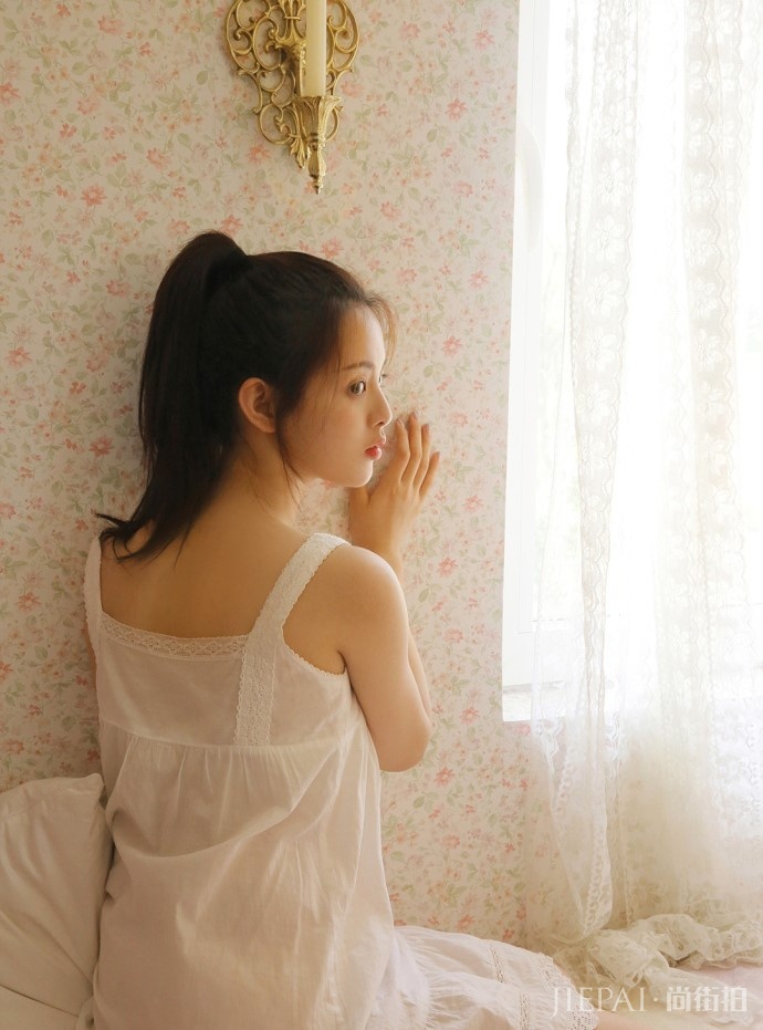 宅男女神杨超越私家闺房照曝光 少女感清纯如蜜桃