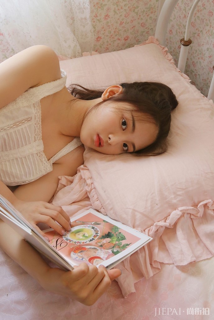 宅男女神杨超越私家闺房照曝光 少女感清纯如蜜桃