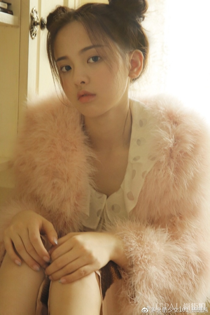 宅男女神杨超越私家闺房照曝光 少女感清纯如蜜桃