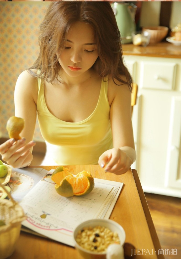 宅男女神杨超越私家闺房照曝光 少女感清纯如蜜桃