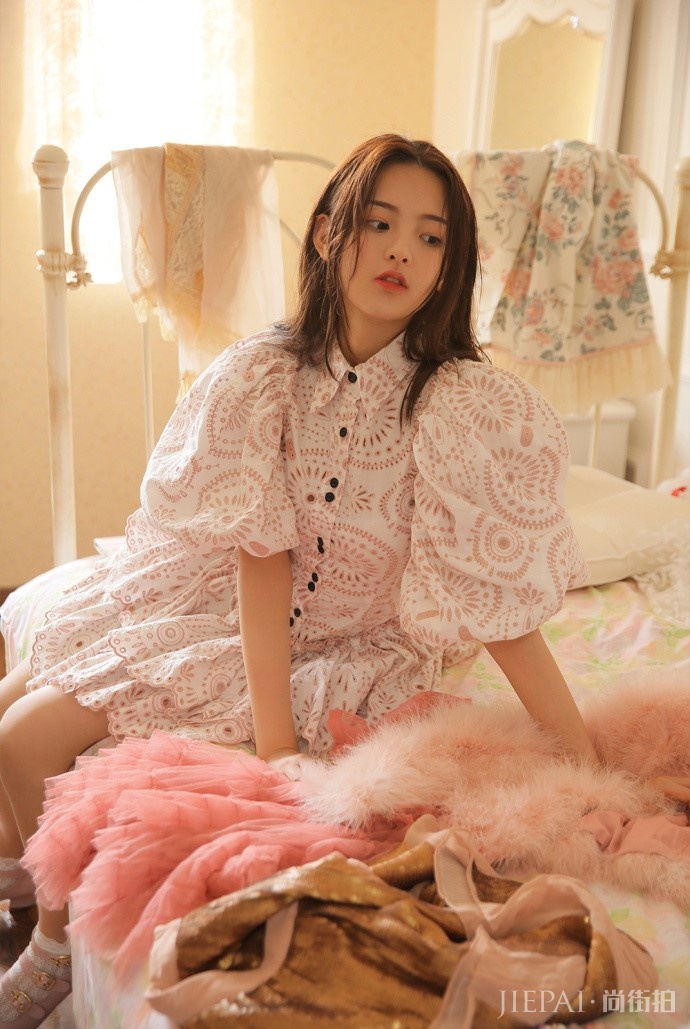 宅男女神杨超越私家闺房照曝光 少女感清纯如蜜桃
