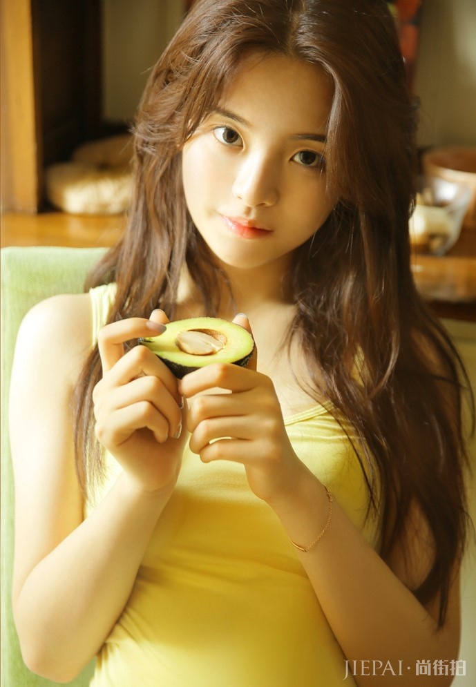 宅男女神杨超越私家闺房照曝光 少女感清纯如蜜桃