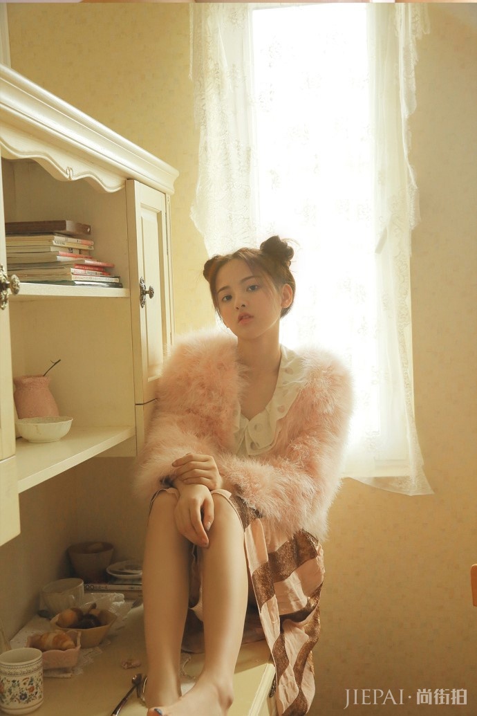 宅男女神杨超越私家闺房照曝光 少女感清纯如蜜桃