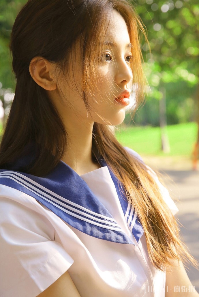 宅男女神杨超越私家闺房照曝光 少女感清纯如蜜桃