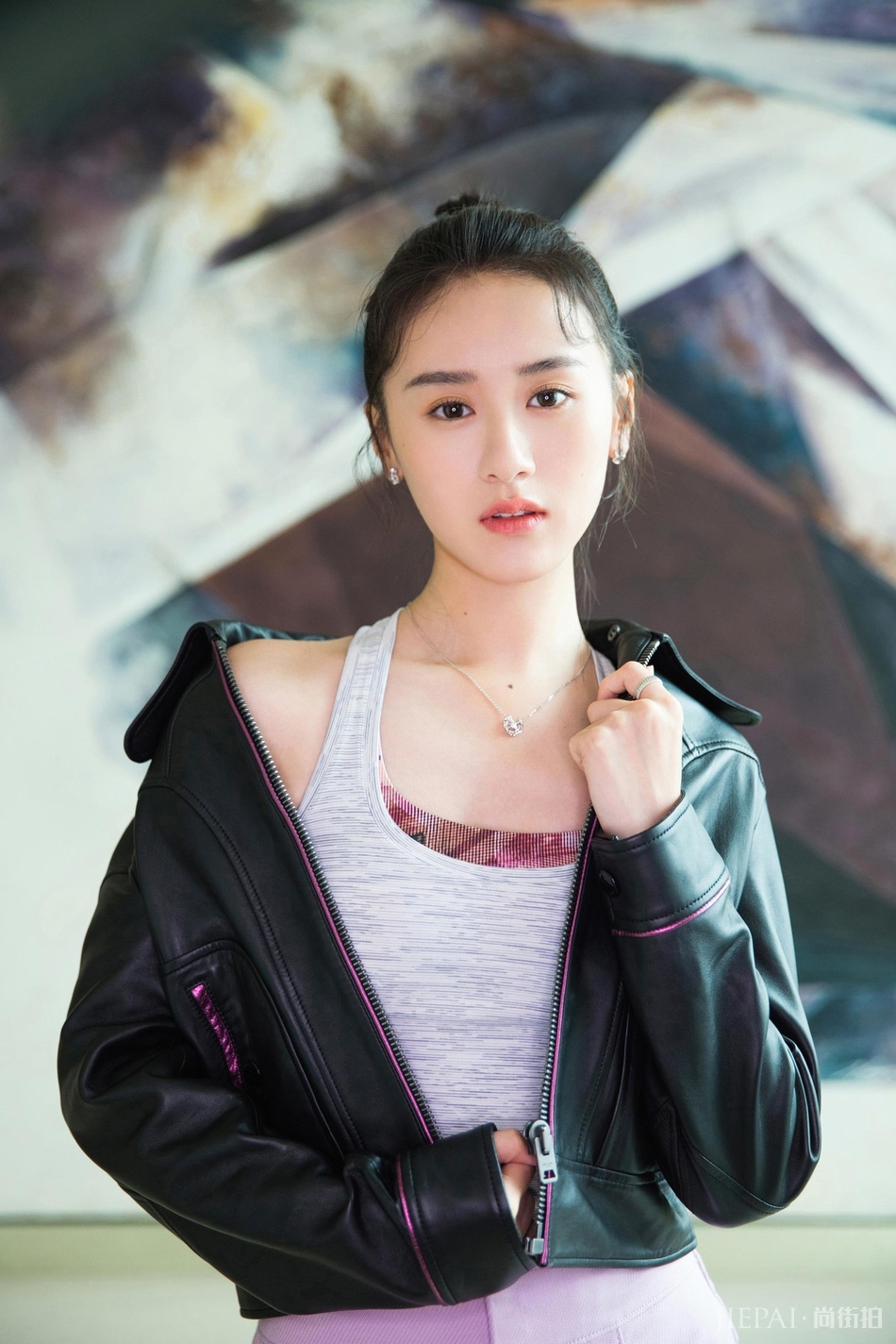 袁冰妍运动写真曝光 率性洒脱尽显运动少女范儿