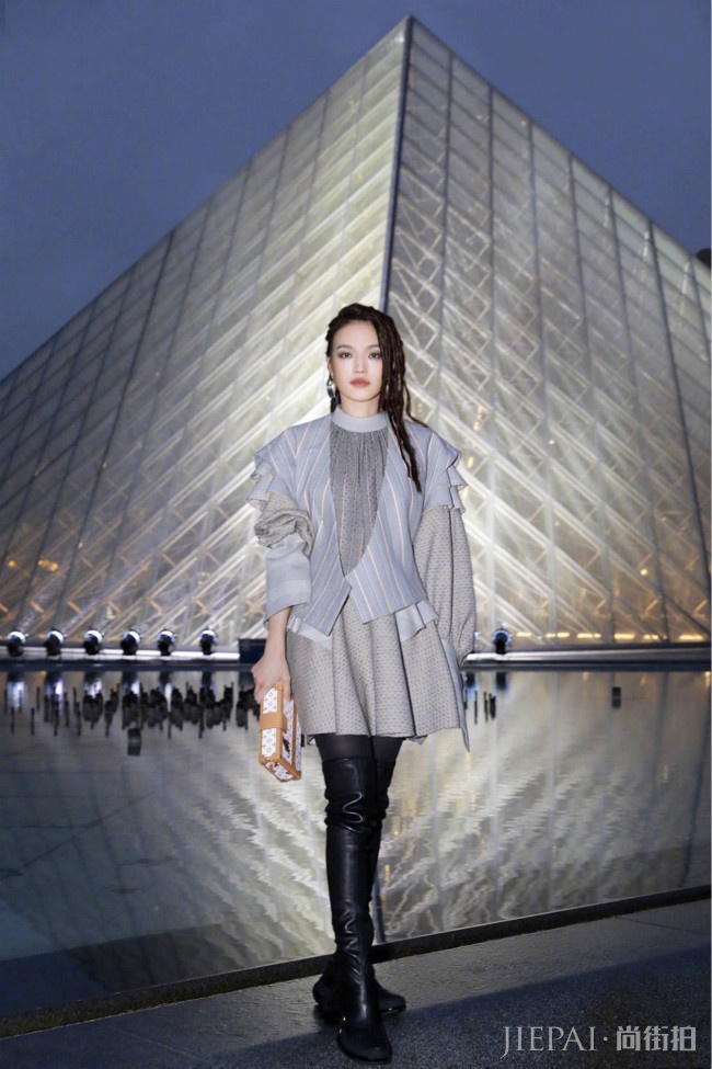 42岁舒淇日常穿搭时尚又大气,完全不输当红小花