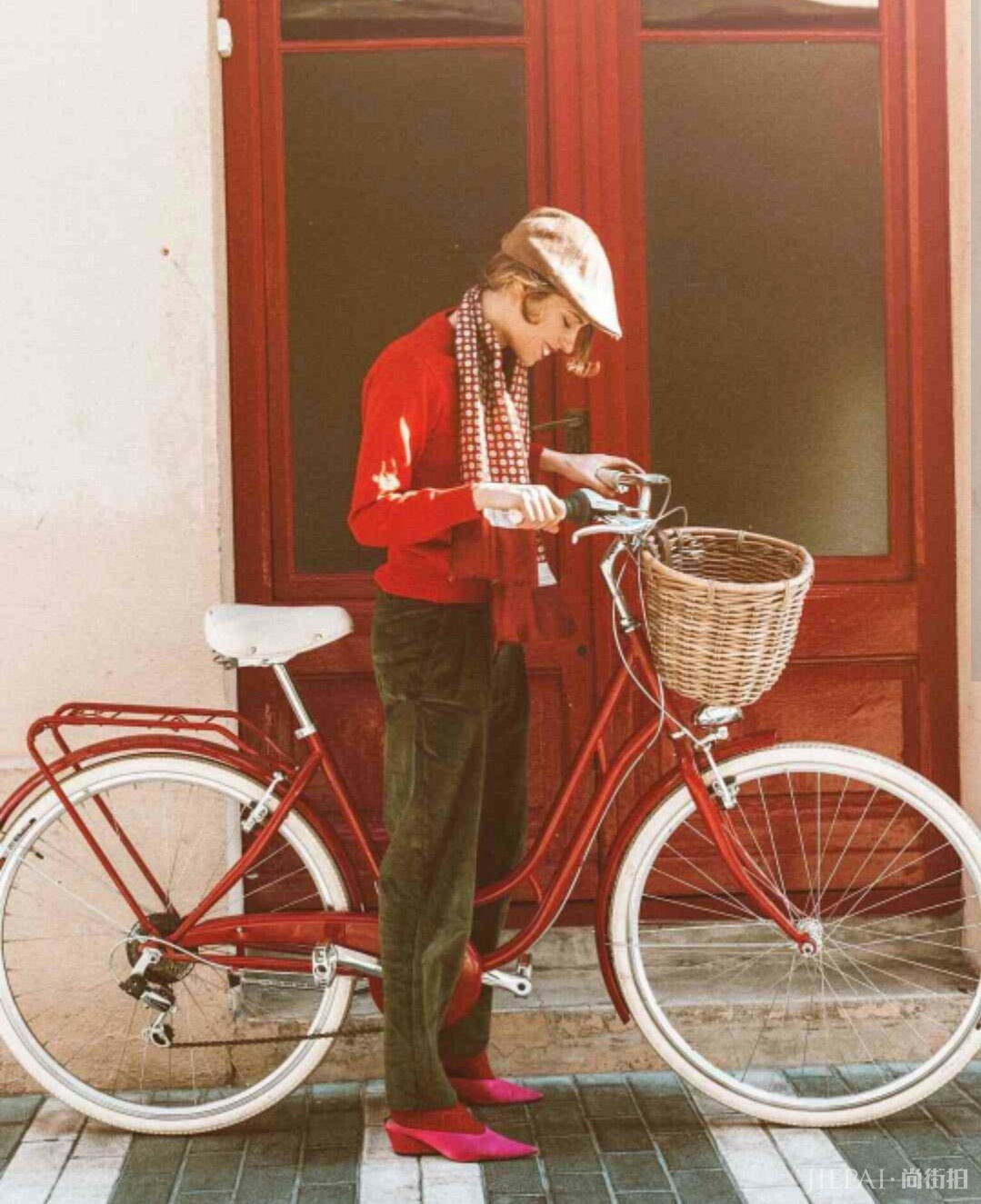 欧美秋冬街拍，围巾这样系既时髦又好看