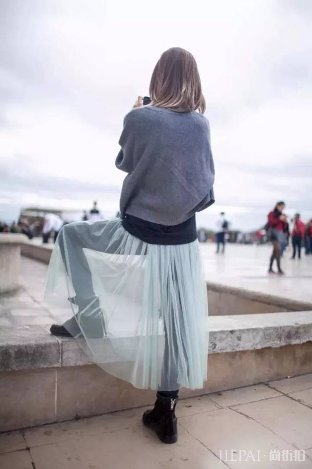 毛衣这样穿，你就是秋冬小仙女！