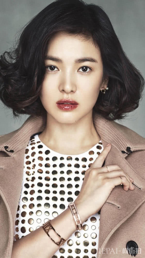 宋慧乔逆生长，新剧短发宛若少女，和25岁朴宝剑毫无违和感