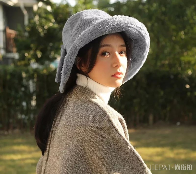 要想显脸小,帽子不可少
