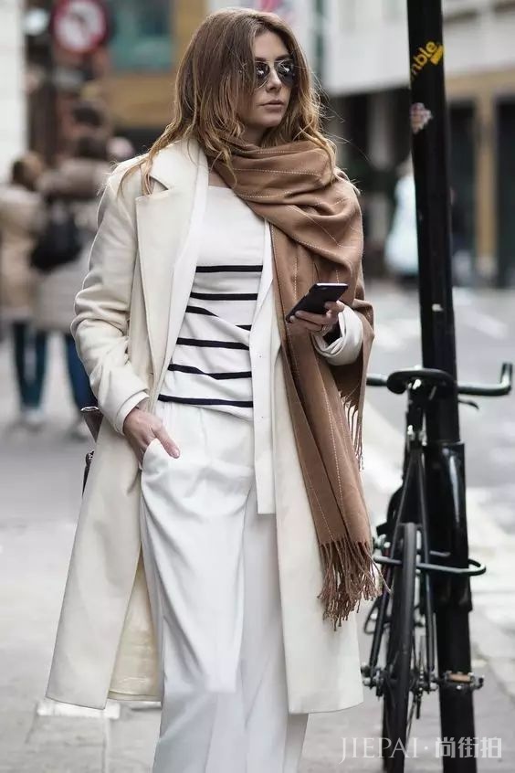 秋冬季节越来越凉 不会穿条纹衫你就少了很多穿搭乐趣