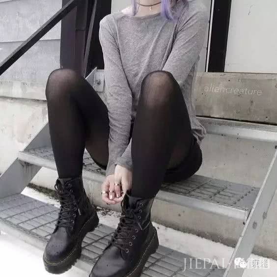 马丁靴这样穿 才能搭出存在感