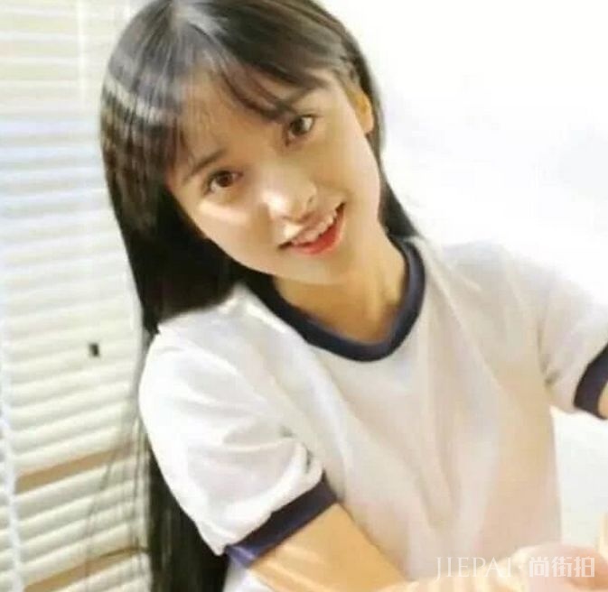 沈月剪了波波头，造型美出了新天际，秒变漫画少女