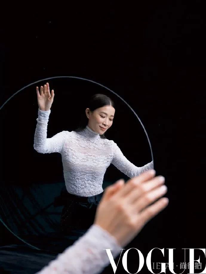 佘诗曼： 如果人生只是一条平线，我不爱的