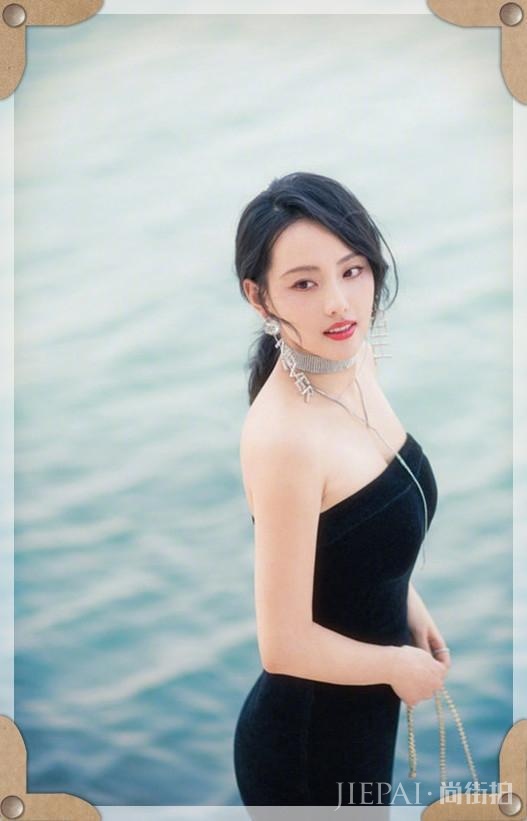 看肩宽的张嘉倪如何穿衣！