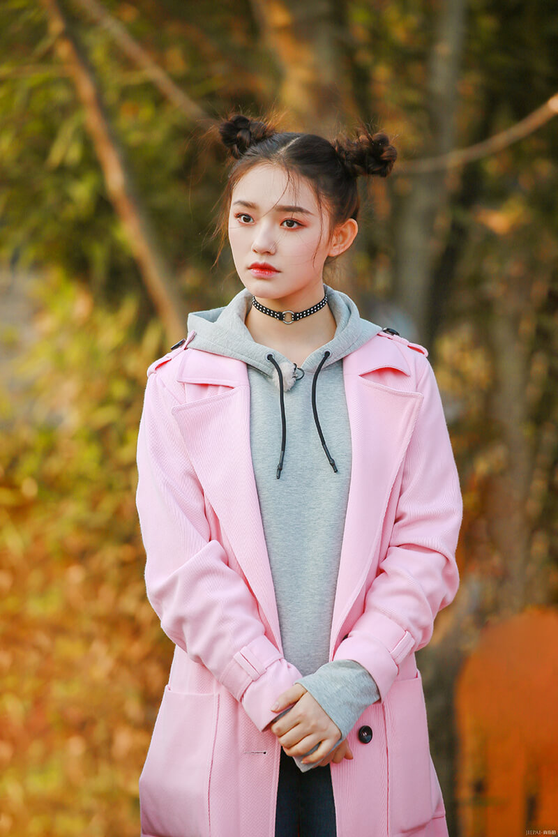 林允被嘲最土“星女郎”，一扎上头发大变样，都不敢认了！