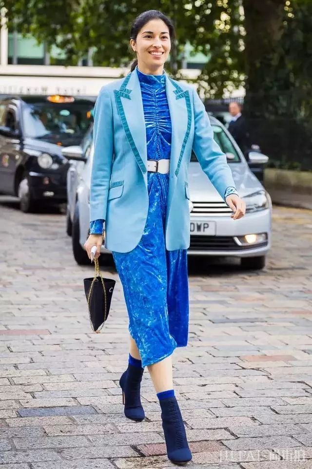 街头潮人告诉你 秋冬季度穿这6条裙子,美过一整年